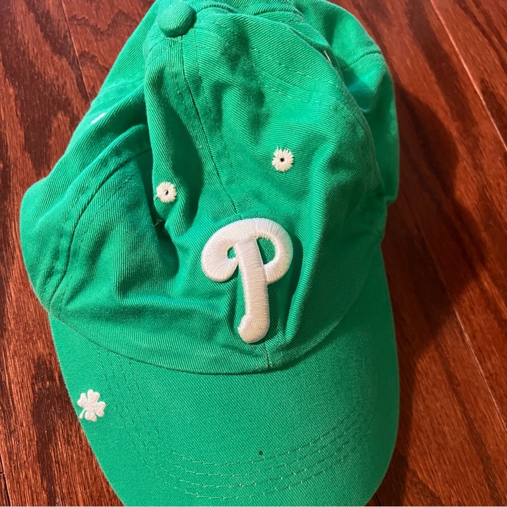 Green shamrock PHILLIES cap